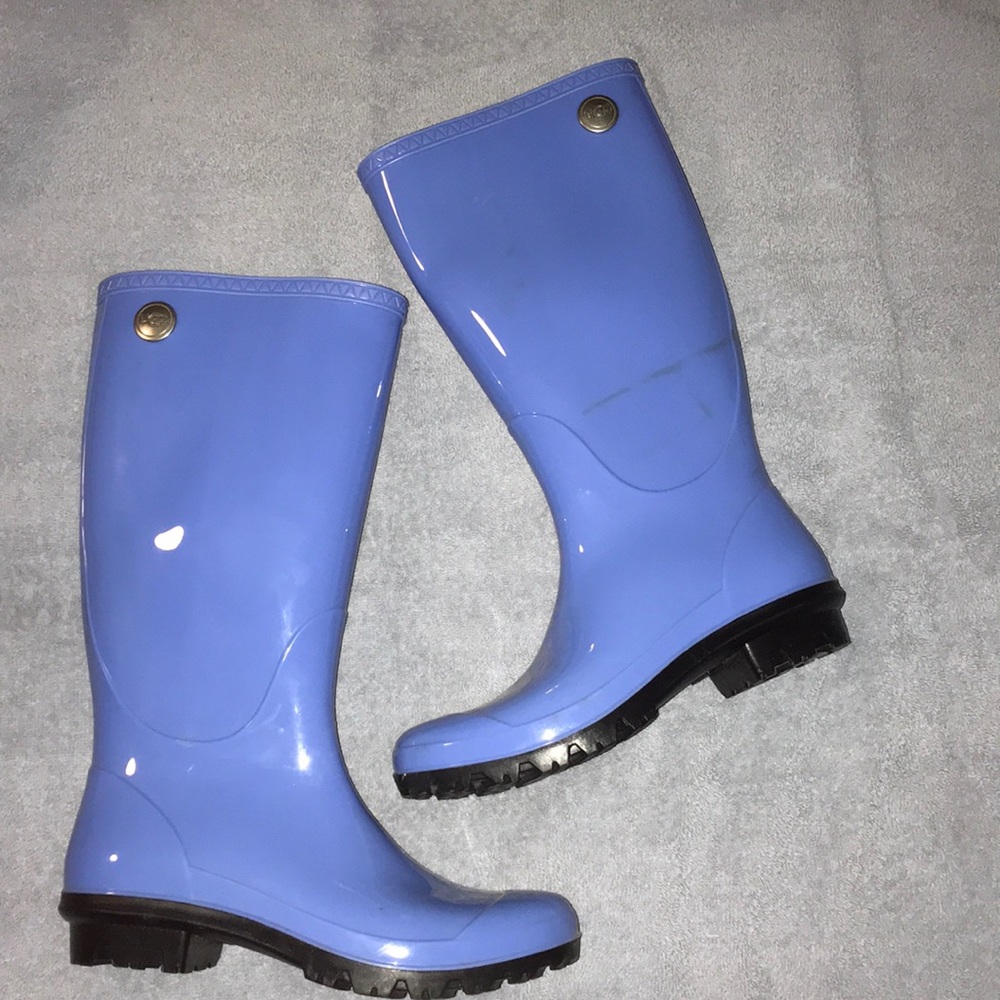 UGG rain boots with fluffy inside